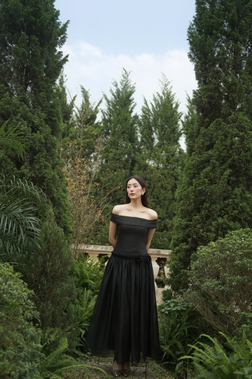 Sixdo Black Organza Flared Dress With Flower